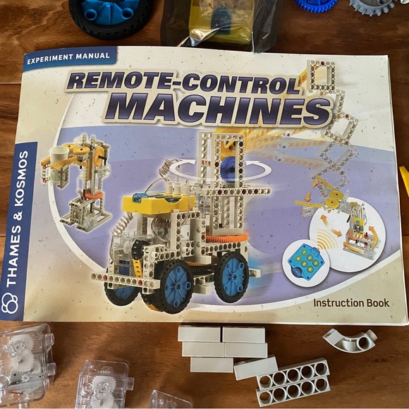 Thames & Kosmos remote control machines construction kit, like new - Picture 6 of 10